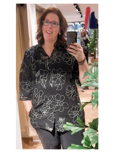 WASABI SAHIFA 2 BLOUSE IN HET ZWART EN ROZE