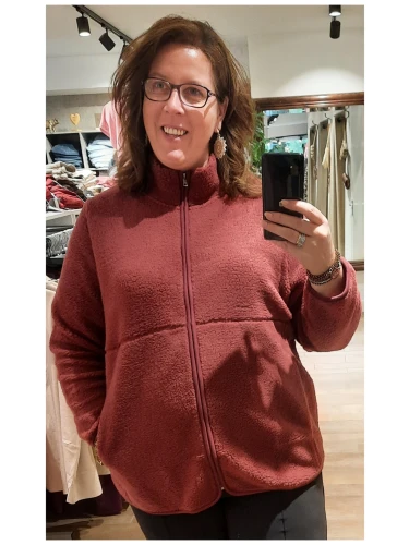 NETTIE 4 VEST in de kleuren creme, bordeaux, zwart en groen
