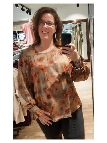 BLOUSE SLIT IN FRONT, SMOCK FLAIR CUFFS