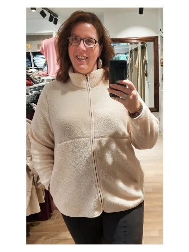 NETTIE 4 VEST in de kleuren creme, bordeaux, zwart en groen