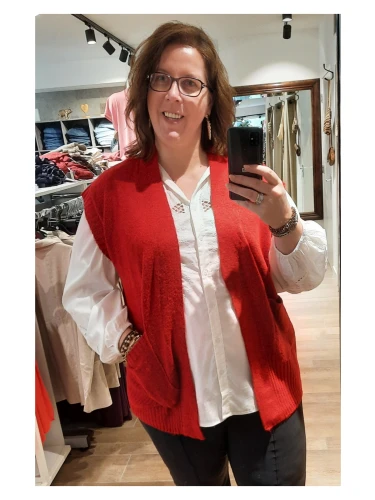 SHORT KNITTED WAISTCOAT in de kleuren rood, bruin, grijs, zwart